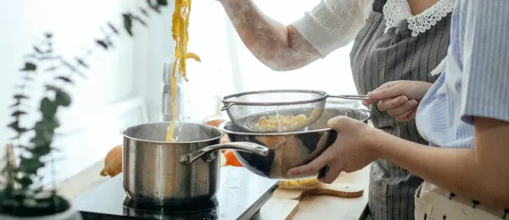 Uma pitada de sal grosso na hora certa pode fazer seu macarrão ficar mais gostoso; veja dica