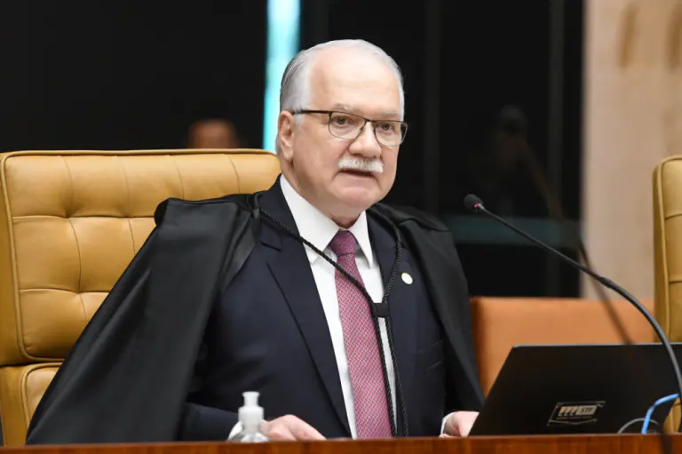 Fachin assume relatoria de procedimento que envolve Moraes e Vorcaro