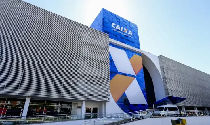 Funcionários da Caixa aprovam greve e paralisação começa dia 10