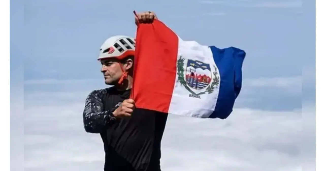 Alagoano comemora aniversário no topo da Agulha do Diabo, a mais de 2 mil metros de altitude