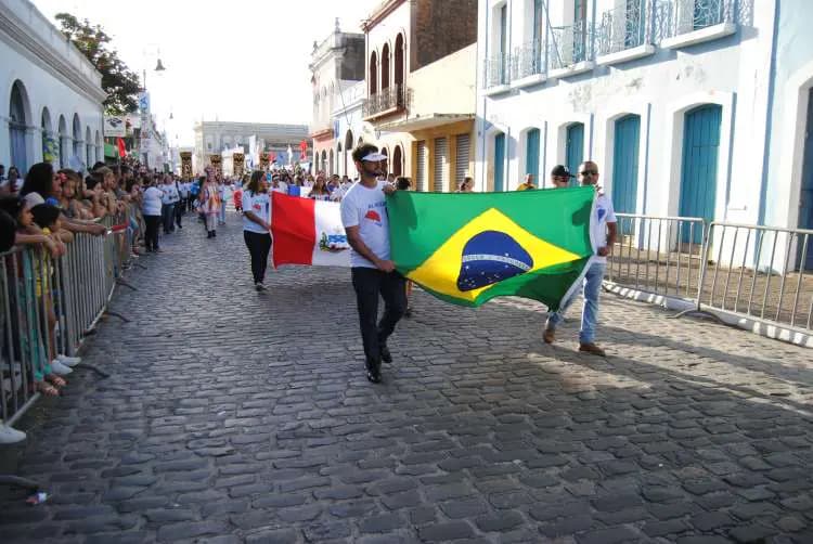 Desfile Cívico Estudantil celebra 209 anos da emancipação política de Alagoas com foco na era digital
