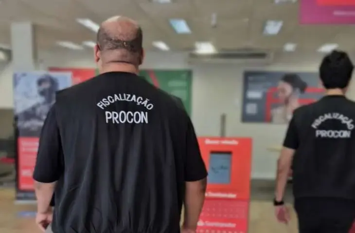 Fila excessiva e falha no atendimento: Procon Maceió autua agências bancárias na capital