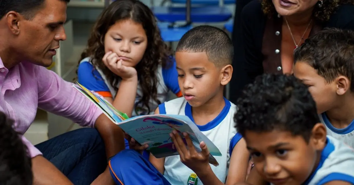 Vinte escolas de Maceió recebem Selo Alfabetiza por avanços no Ideb 2025