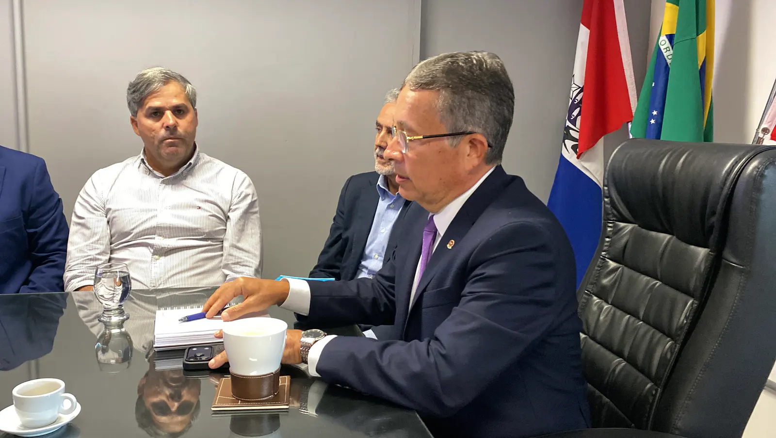 MPAL reúne empresas para discutir retirada de fios irregulares de postes