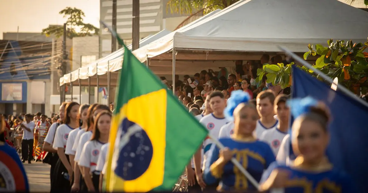 Desfile cívico celebra 209 anos da emancipação de Alagoas com foco na era digital